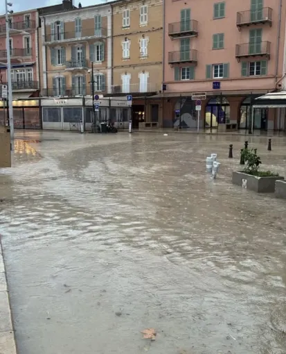 Inondations dans le Var - Le port de Saint-Tropez sous l'eau, Golfe de Saint-Tropez, Clean-Up Multiservices