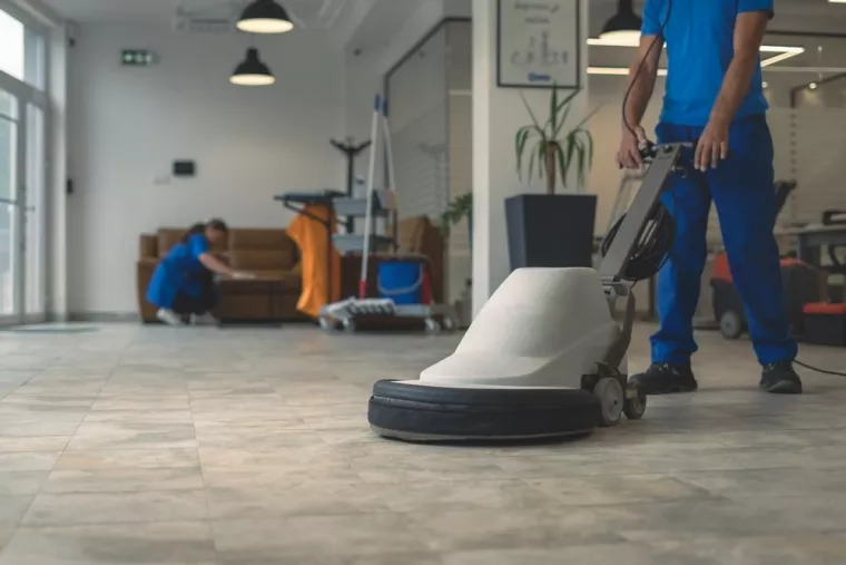 À qui s'adresser pour nettoyer des locaux professionnels pendant l'absence des employés ?, Golfe de Saint-Tropez, Clean-Up Multiservices